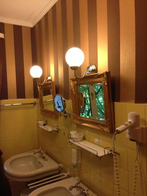 שטראובינג Hotel B&B Bredl In Der Villa Ballestrem מראה חיצוני תמונה