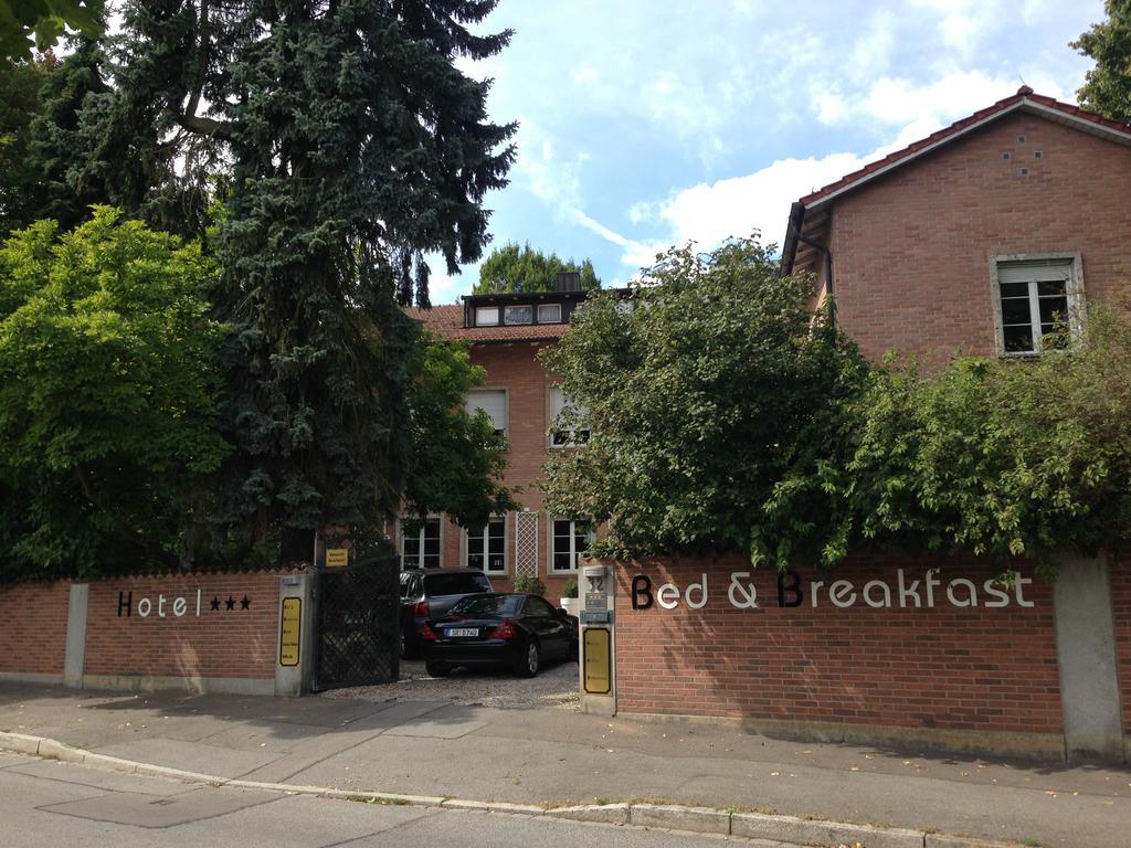 שטראובינג Hotel B&B Bredl In Der Villa Ballestrem מראה חיצוני תמונה
