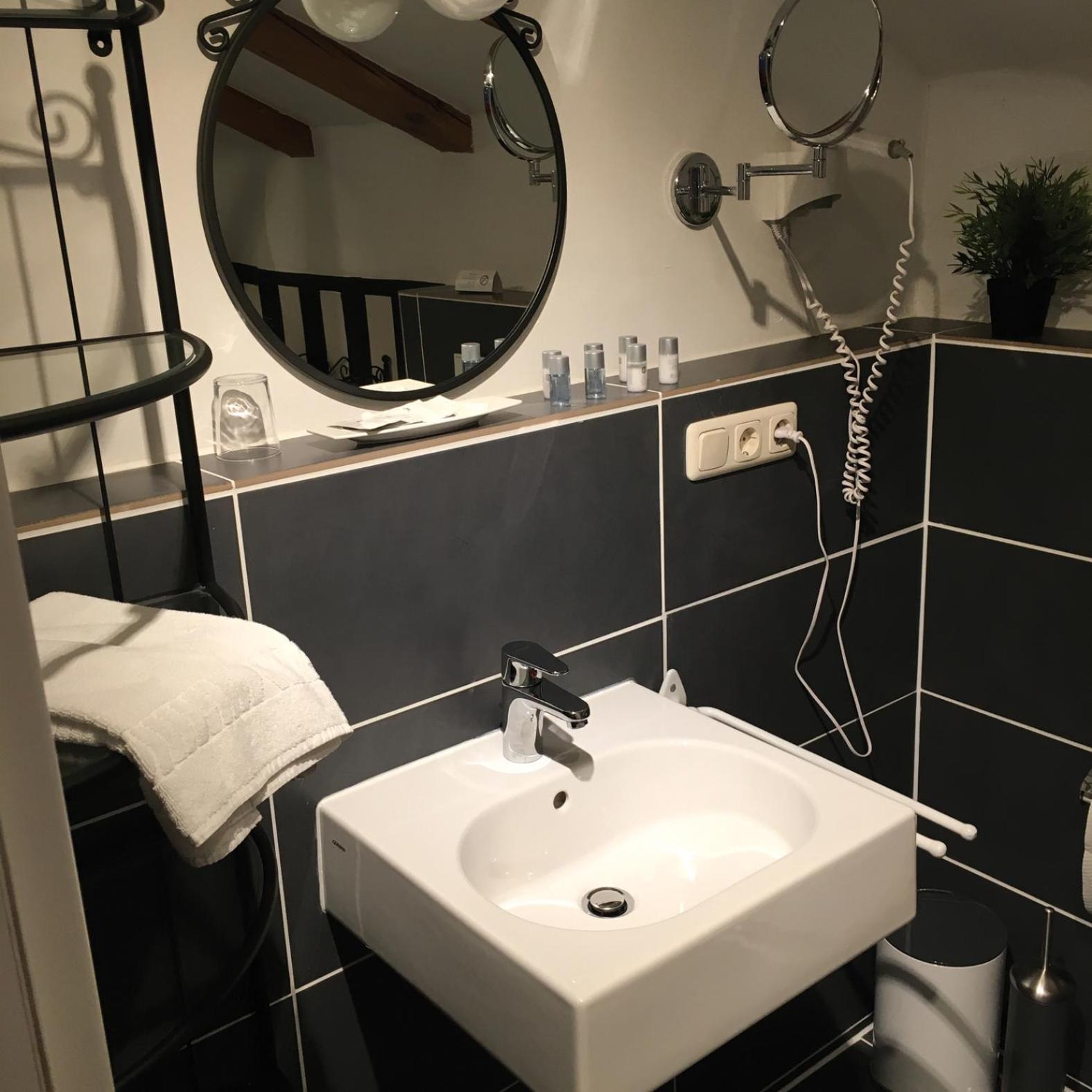 שטראובינג Hotel B&B Bredl In Der Villa Ballestrem מראה חיצוני תמונה