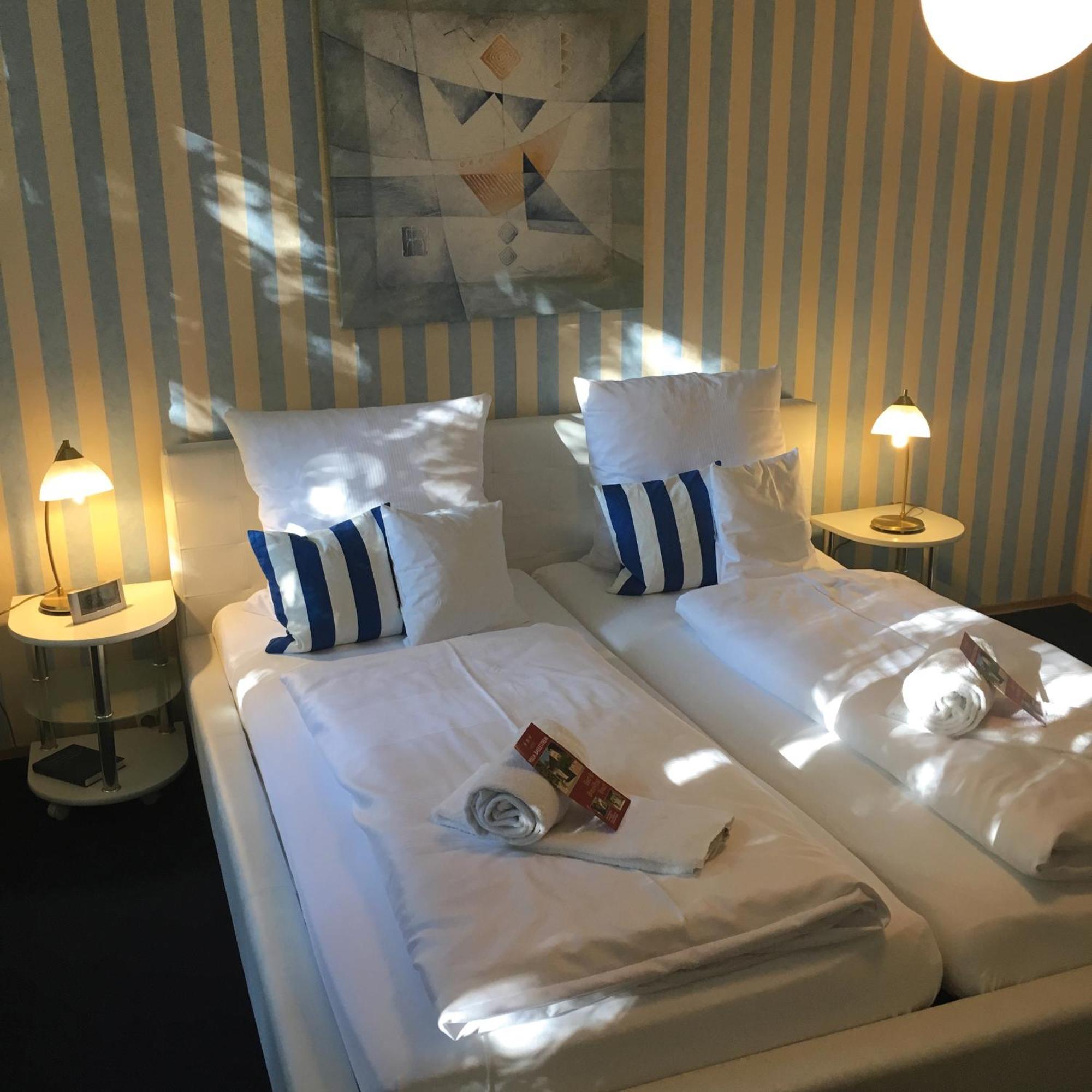 שטראובינג Hotel B&B Bredl In Der Villa Ballestrem מראה חיצוני תמונה