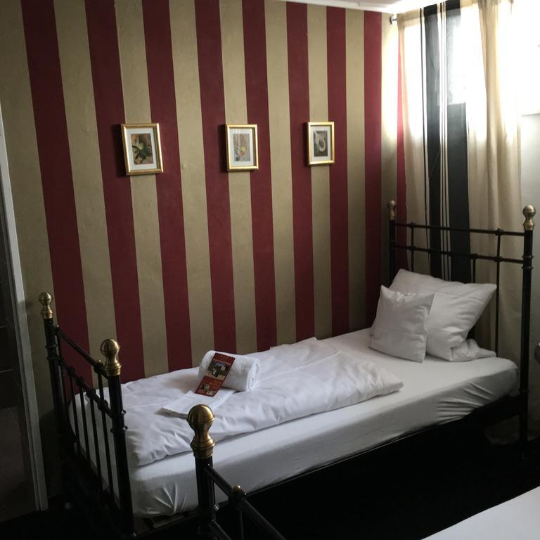 שטראובינג Hotel B&B Bredl In Der Villa Ballestrem מראה חיצוני תמונה