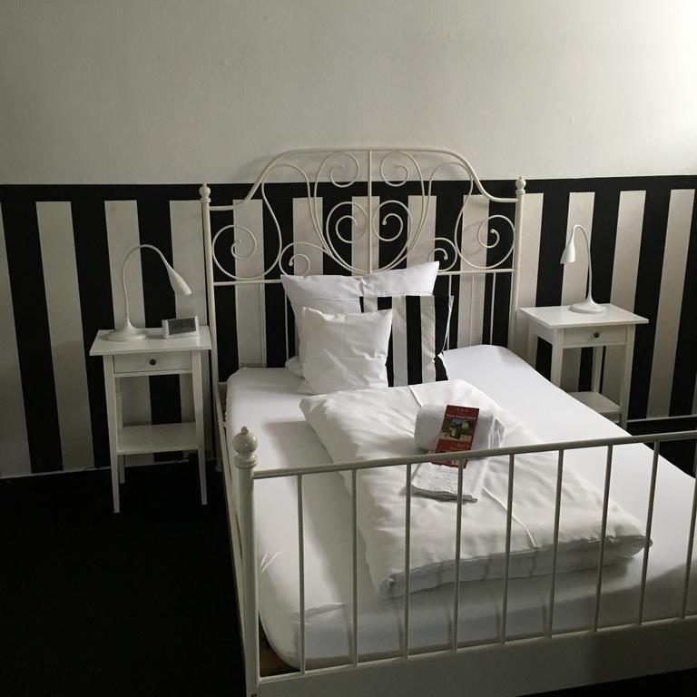 שטראובינג Hotel B&B Bredl In Der Villa Ballestrem מראה חיצוני תמונה