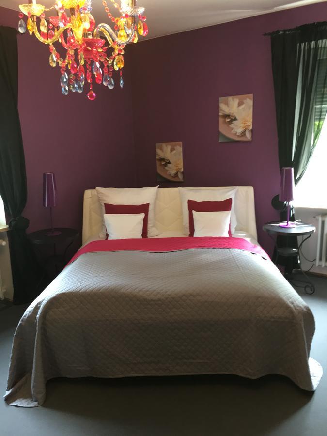 שטראובינג Hotel B&B Bredl In Der Villa Ballestrem מראה חיצוני תמונה