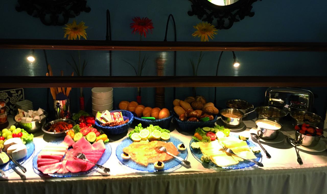 שטראובינג Hotel B&B Bredl In Der Villa Ballestrem מראה חיצוני תמונה