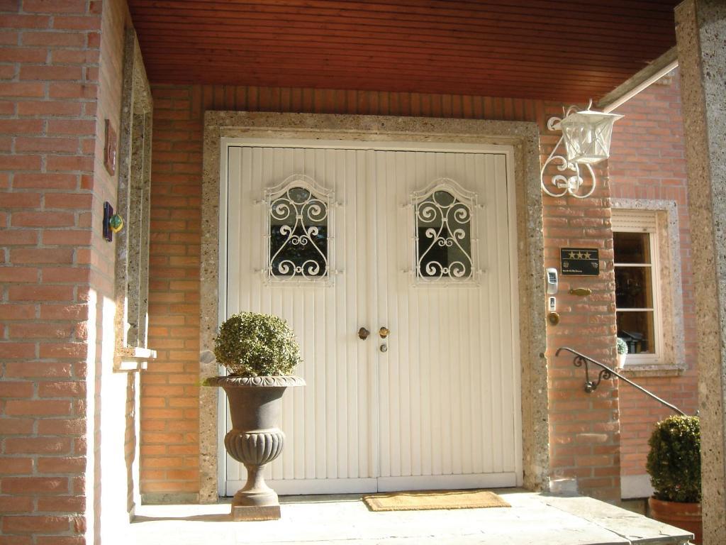 שטראובינג Hotel B&B Bredl In Der Villa Ballestrem חדר תמונה