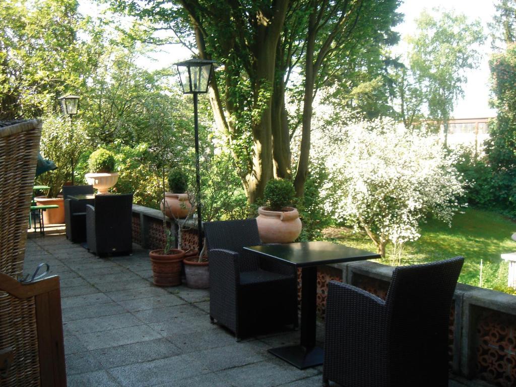 שטראובינג Hotel B&B Bredl In Der Villa Ballestrem מראה חיצוני תמונה
